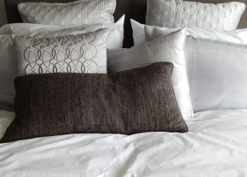 pillows, bedding, comforter