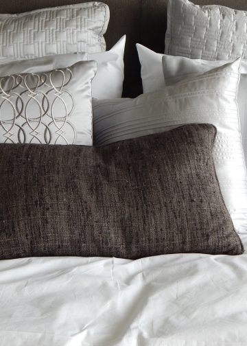 pillows, bedding, comforter